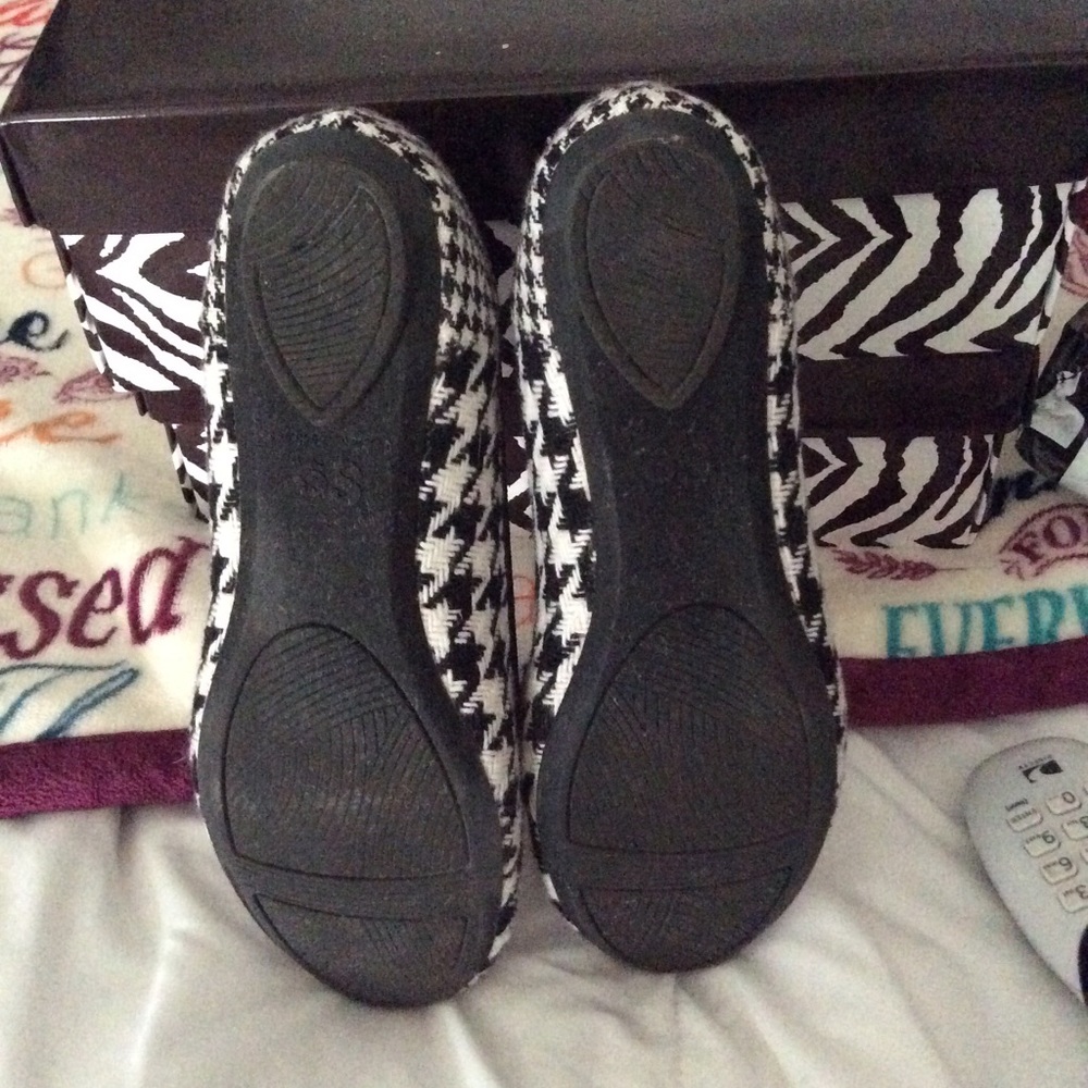 Shoes - Picture 2 of 2
